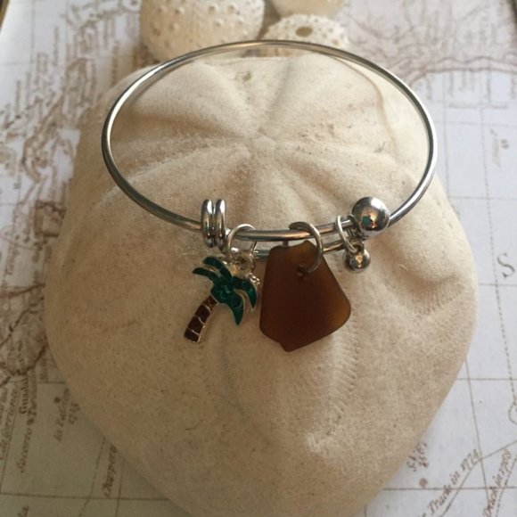 Genuine Brown Seagrass Bangle with Palm Tree Charm - Picture 3 of 5